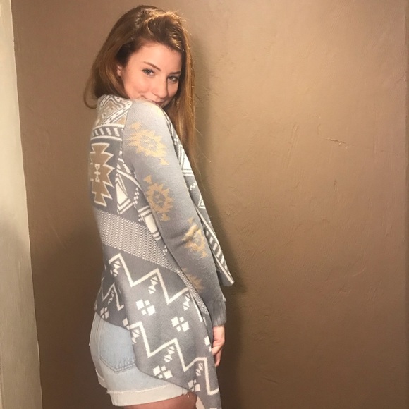 Tribal Pattern Cardigan - Picture 2 of 3